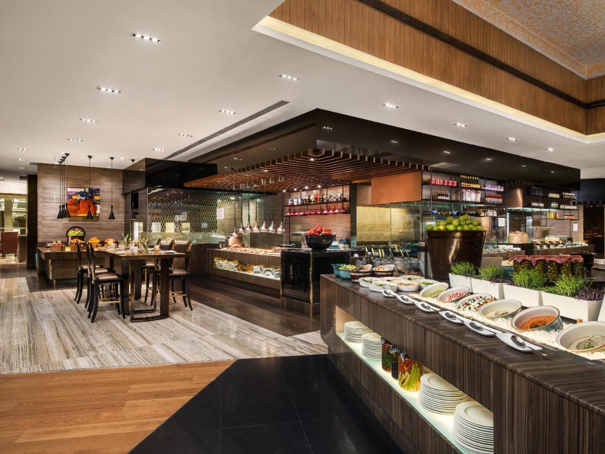 فندق ذا سانت ريجيس مومباي المظهر الخارجي الصورة The buffet at The Mira