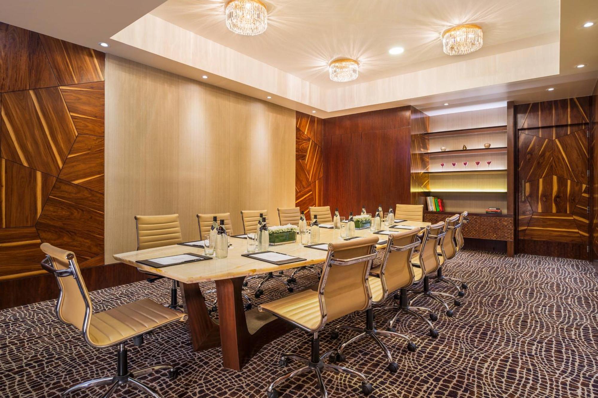 فندق ذا سانت ريجيس مومباي المظهر الخارجي الصورة Meeting room at the hotel