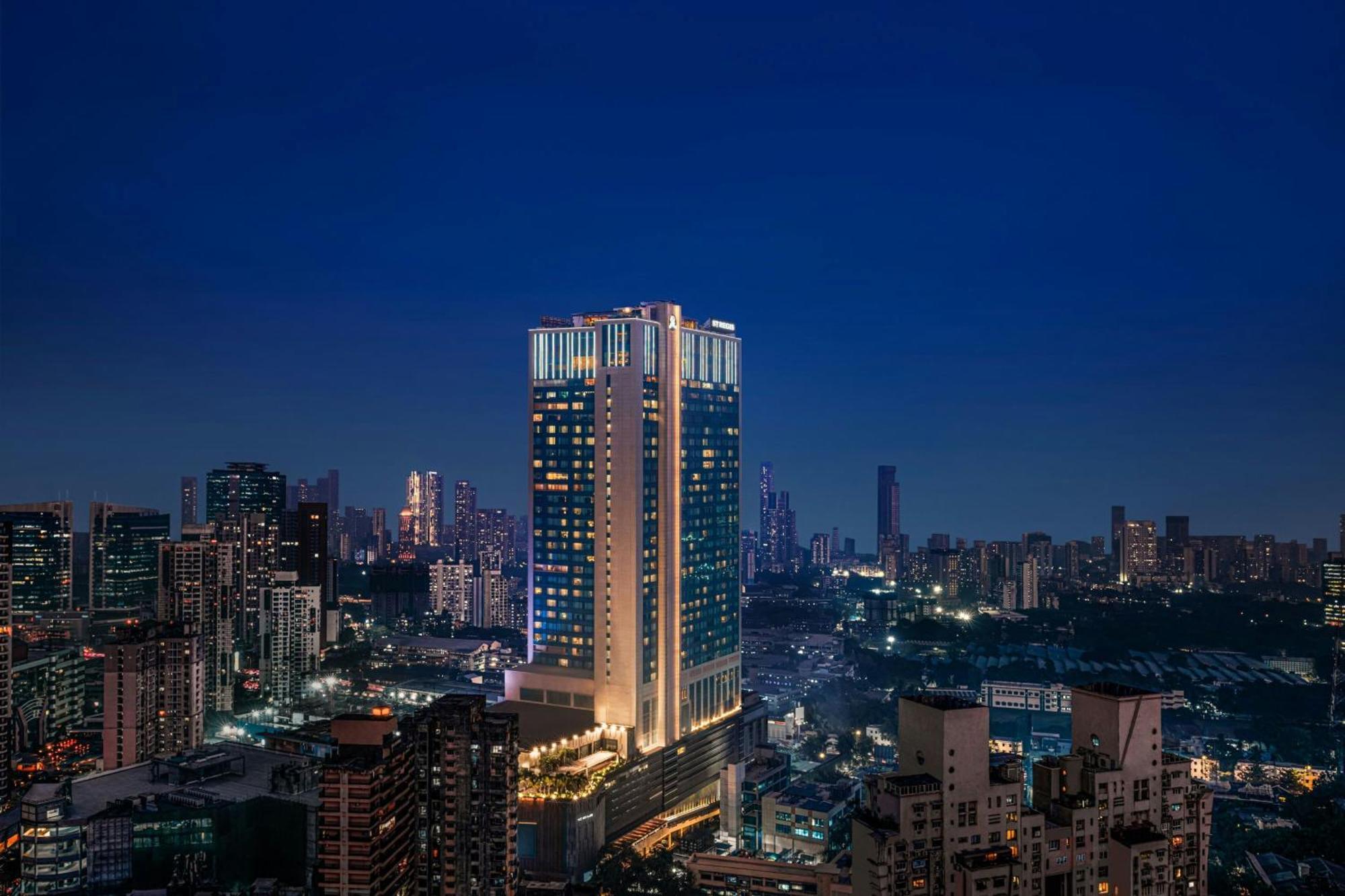 فندق ذا سانت ريجيس مومباي المظهر الخارجي الصورة The hotel at night
